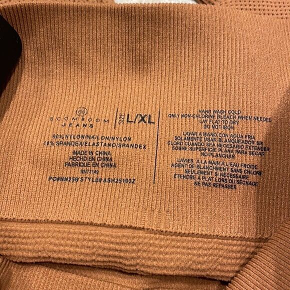 𝅺NWT Beyond Active shorts in the color rosebud. - Picture 8 of 9